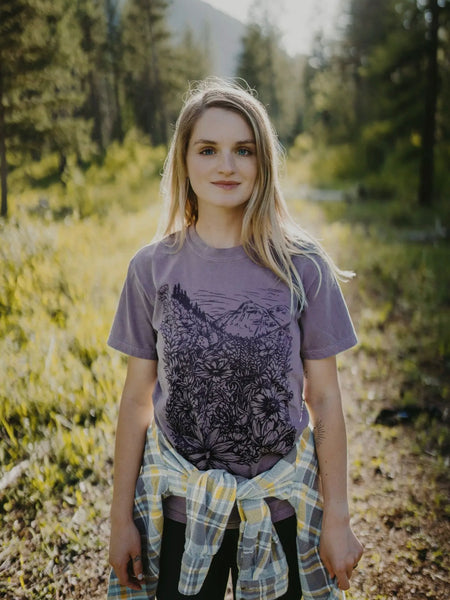 FLOWER MEADOW GRAPHIC T